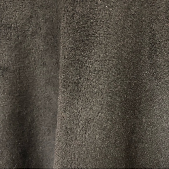 Woolrich Two-Tone Reversible Fleece Wrap - Picture 9 of 12